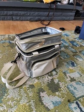 Cream and Gray Insulated Women's Lunch Bag with Adjustable Strap